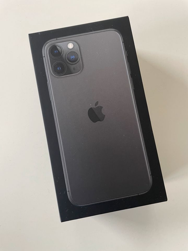 iPhone 11 Pro Space grau 256GB mit Originalverpackung und Zubehör in Korb