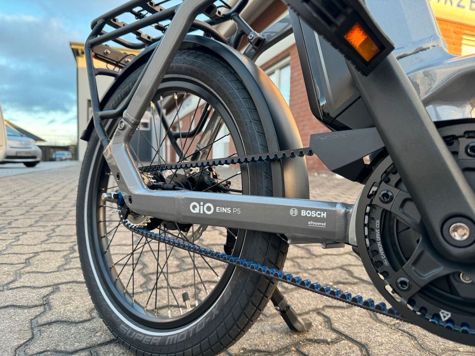 Qio Eins P-5 E-Bike Kompaktrad mit Riemenantrieb in Stein (Probstei)