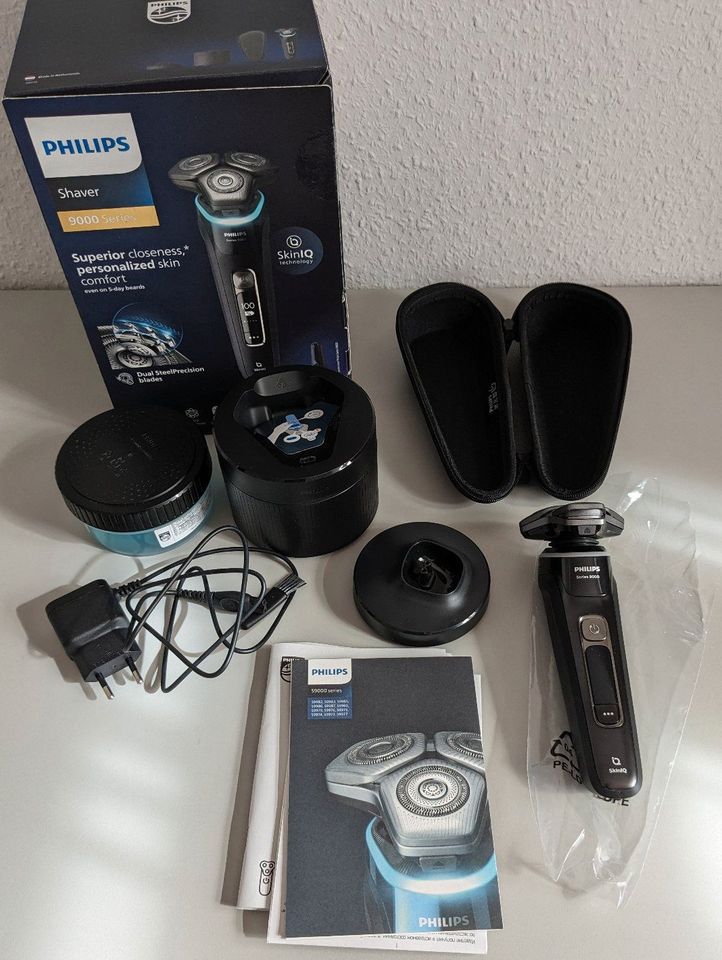 Philips elektrischer Rasierer Shaver S9976/55 Nass Trocken Smart in Leipzig