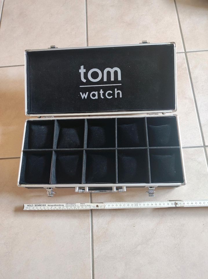 Uhrenkoffer für 10 Stück in Garbsen