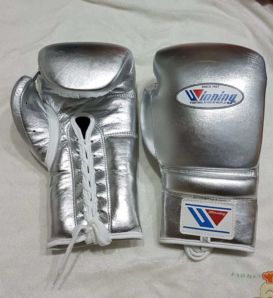 New Customized Professional Winning Boxing Gloves Silver in Kassel
