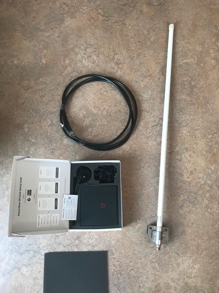 Bobcat 300 Miner + 8 dBi Antenne + LMR 400 Kabel ( 3m ) in Nalbach