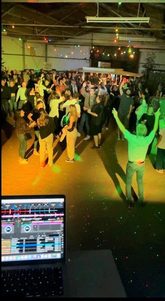 DJ Gesucht? Suche Hochzeits Geburtstag Event Party Club DJ Essen in Essen