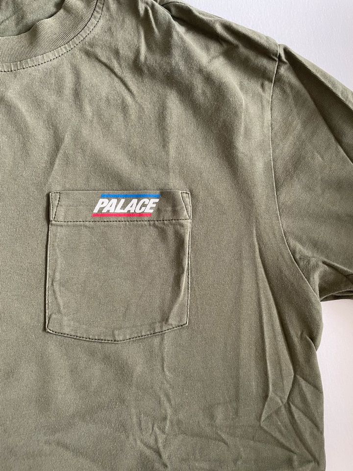 Palace Tshirts Gr. M Olive und blau top Zustand in München