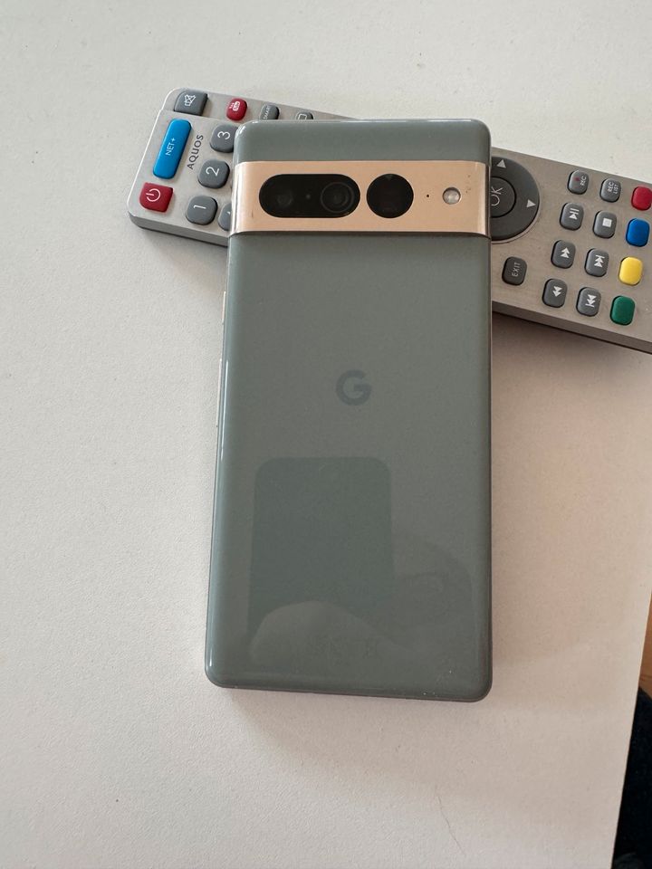 Neuwertiges Google Pixel 7 pro 128 GB Hazel in Schweich