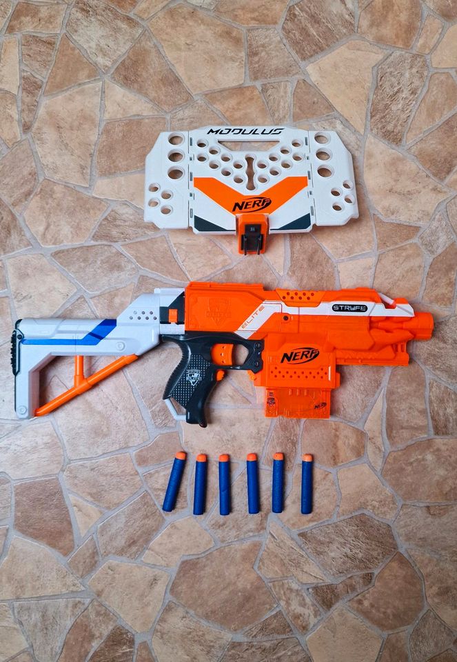 Nerf Elite Stryfe + 6 Darts + Schutzschild + extra Schulterstütze in Rangendingen