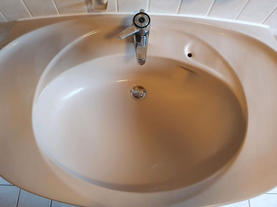 Großes Waschbecken Beige in Diez