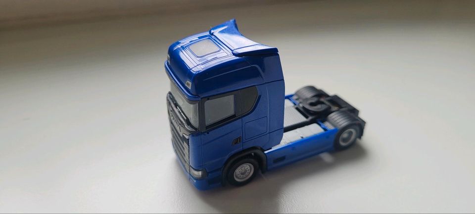 Herpa Zugmaschinen  Scania Volvo DAF in Steinen