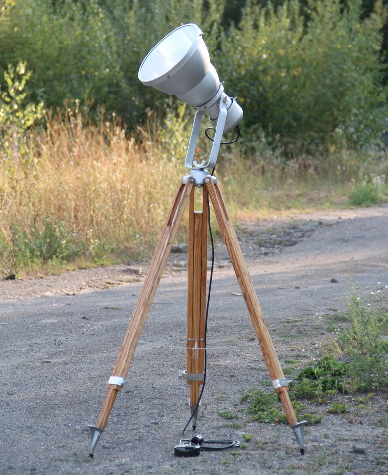 alte Holz Stativ Steh Lampe Bühnen Theater Fabrik Scheinwerfer in Bassenheim