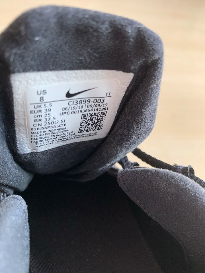 Schwarze Nike Air Max 270 React, Größe 39 in Ehringshausen