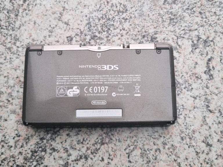 Nintendo 3DS mit Schutzhülle in Stuvenborn