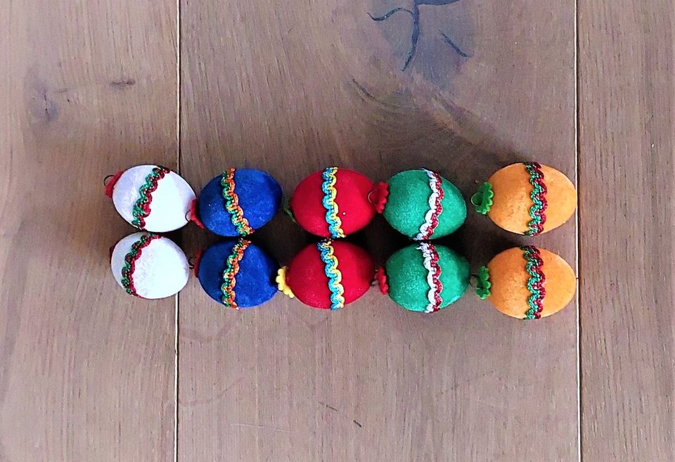 10 bunte Mini Eier Ostereier beflockt mit Spitzenborte Osterdeko in Geldern