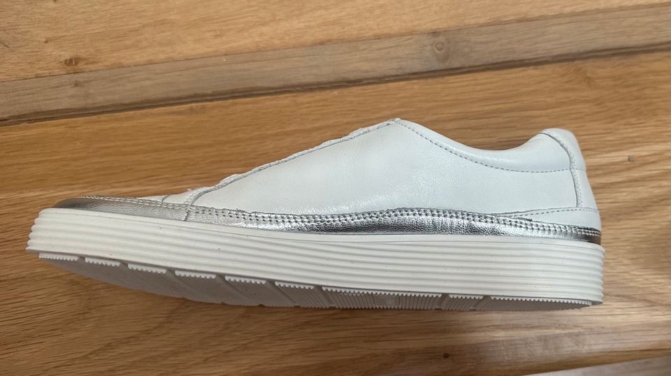 NEUE Caprice Sneaker weiß + silber Leder Größe 38 in Edesheim (Pfalz)