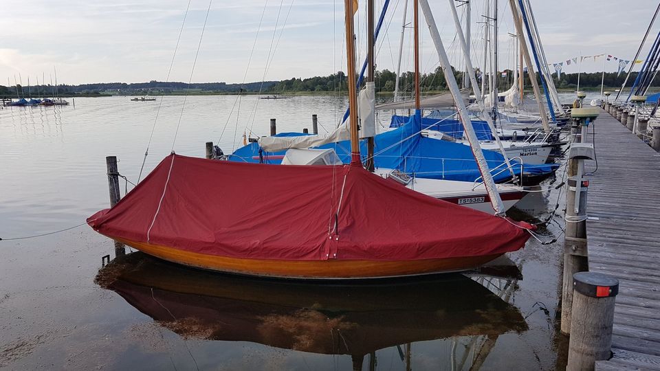 Mahagoni Segelboot BB17, G77 Godzilla in München