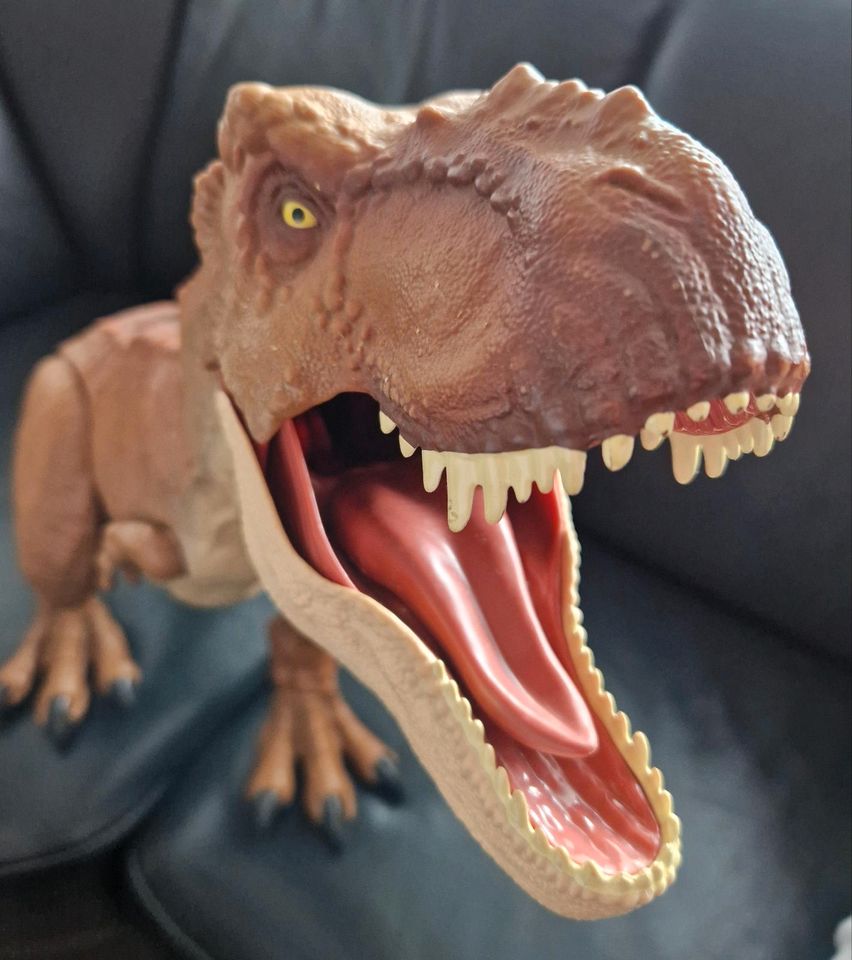 Jurassic World T-Rex Riesendino Dinosaurier 101 cm in Ratingen