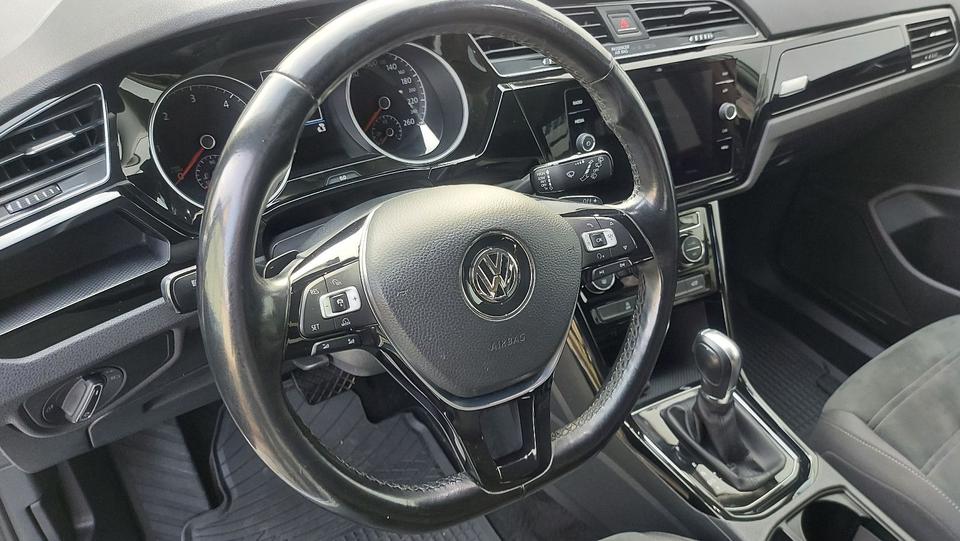 Volkswagen Touran 2.0 TDI SCR DSG Highline Highline  7 Sitz in Edenkoben