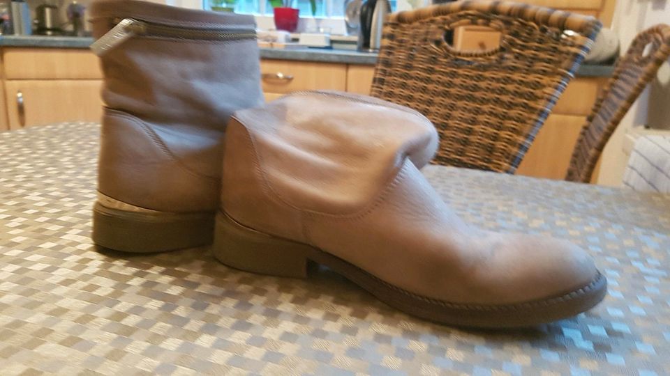 Stiefel von Guess Gr.37 in Lehrte