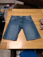 Esprit Jeansshort Kurze Hose Jeans Gr. 31 Top Zustand Nordrhein-Westfalen - Remscheid Vorschau