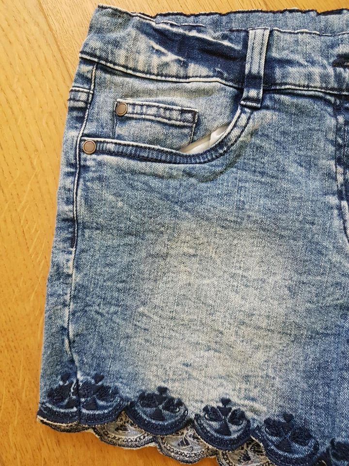 Yigga Jeans Shorts blau Stickerei 164 in Dortmund