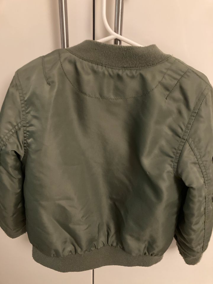 Pilotenjacke Bomberjacke H&M Größe 110 in Wentorf