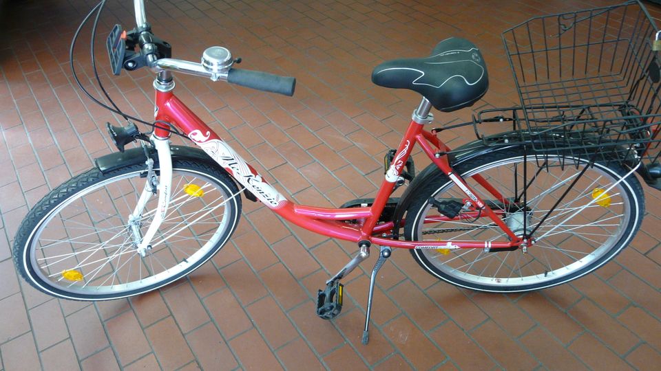 Kinder / Damenfahrrad 26" Neuwertig 2x Gefahren in Hamburg