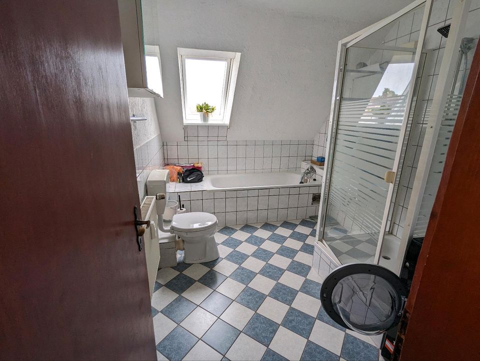 Nachmieterin oder Nachmieter für unmöblierte 3, 5-Zimmer Wohnung in Rollshausen