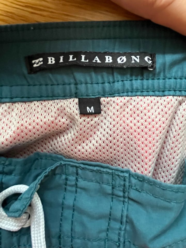 Billabong Badehose Gr. M rot in Hamburg