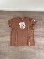 Nike T-Shirt The Nike Tee Größe L Sehr guter Zustand! Baden-Württemberg - Aalen Vorschau