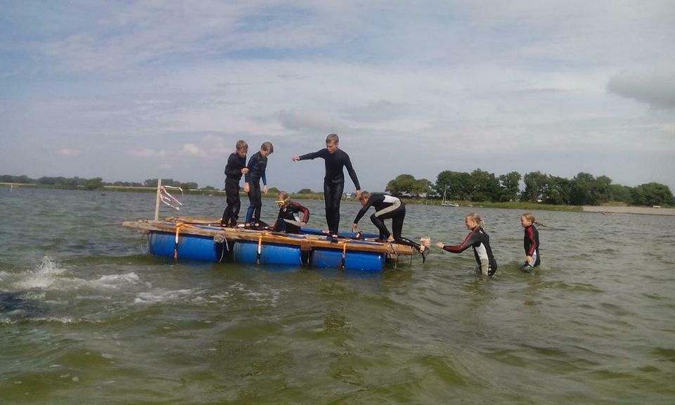 Teamevent Flossbau auf der Insel Rügen in Trent