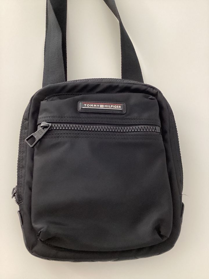 Tommy Hilfiger Umhängetasche Reportertasche Herren Schultertasche in Chemnitz