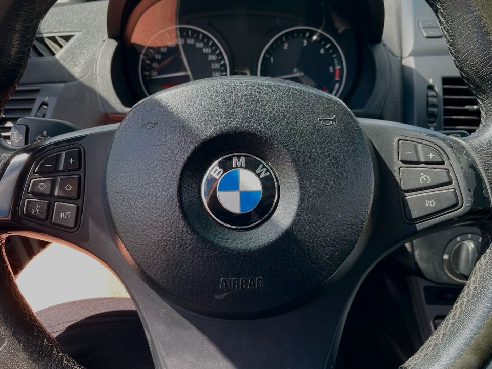 BMW X3 2.0d - xDrive - TÜV bis 2026 - 8fach bereift - PDC - 4x4 in Bad Neustadt a.d. Saale