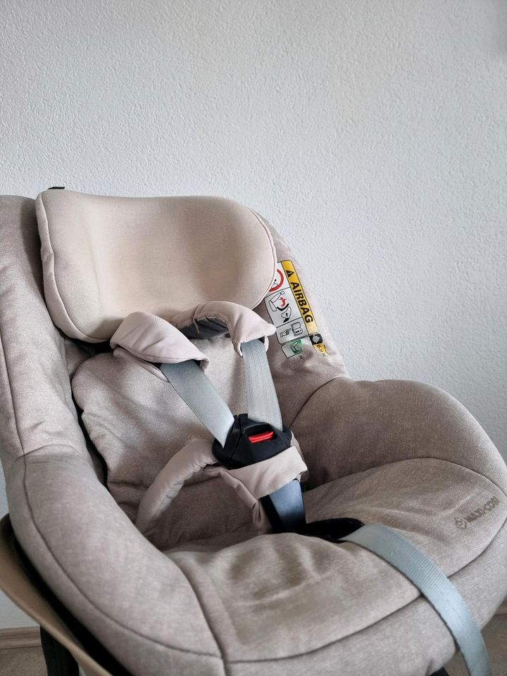 Autokindersitz, Maxi-Cosi 2wayPearl + 2wayFix in Remseck am Neckar