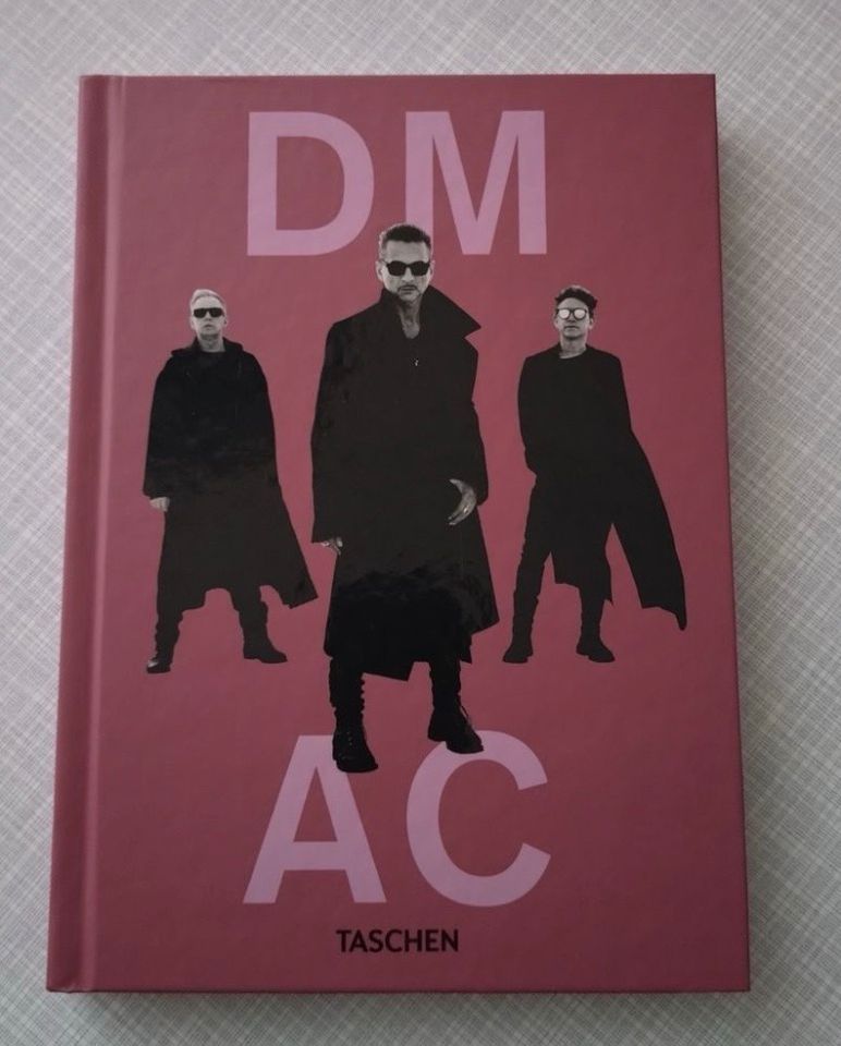 Buch Depeche Mode Anton Corbijn signiert gegen Merch in Köln