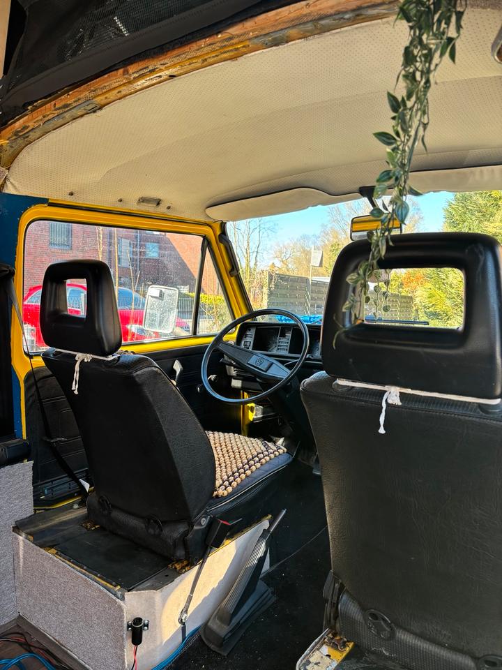 VW T3 Bulli/Camper inkl. Sonnensegel, Fahrradhalterung & Matratze in Emden