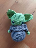 Baby Alien / Mini Yoda gehäkelt Hessen - Groß-Umstadt Vorschau