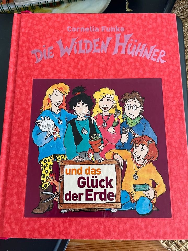 Die Wilden Hühner (und das Glück der Erde)von Cornelia Funke in Berlin