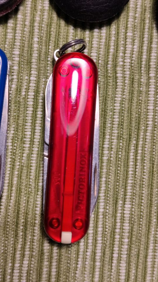 3 x Victorinox Schweizer Taschenmesser blau, rot, rot transparent in Bergisch Gladbach