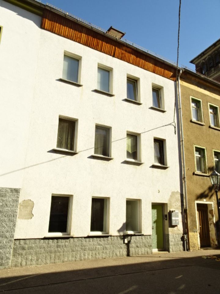 Wohnung im DG, zentrumnah, 42qm, geeignet für Jobcenter in Crimmitschau