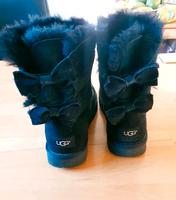 Stiefel von UGG Gr. 38 mit Schleifen super Zustand Hessen - Bruchköbel Vorschau