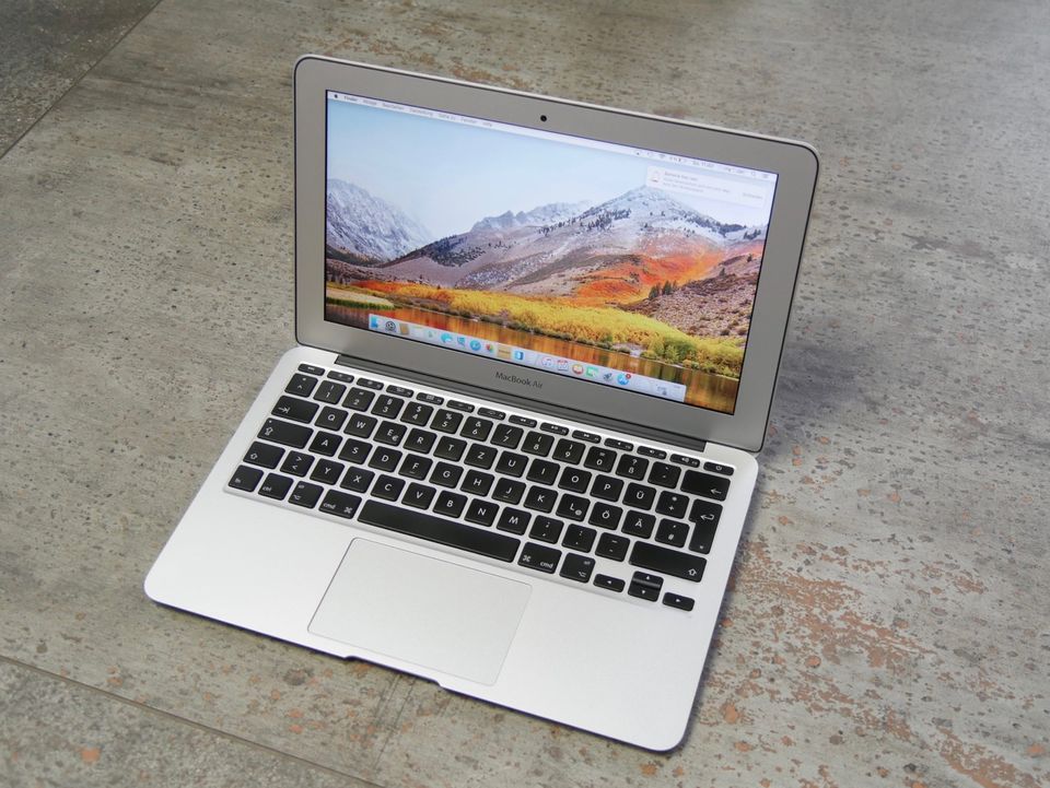 Apple MacBook Air | 11" | Intel Core i5 1,6GHz | 2 GB | 256GB SSD in Forst