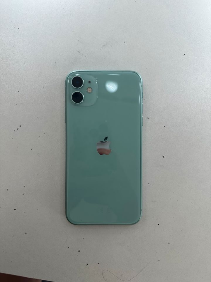 iPhone 11 128GB grün. Mit neuem Akku in Göppingen