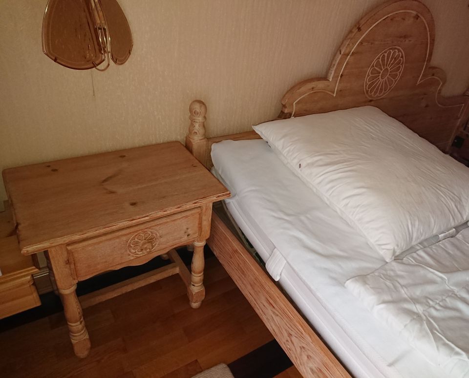 Schlafzimmerensemble - Holz in Hamburg