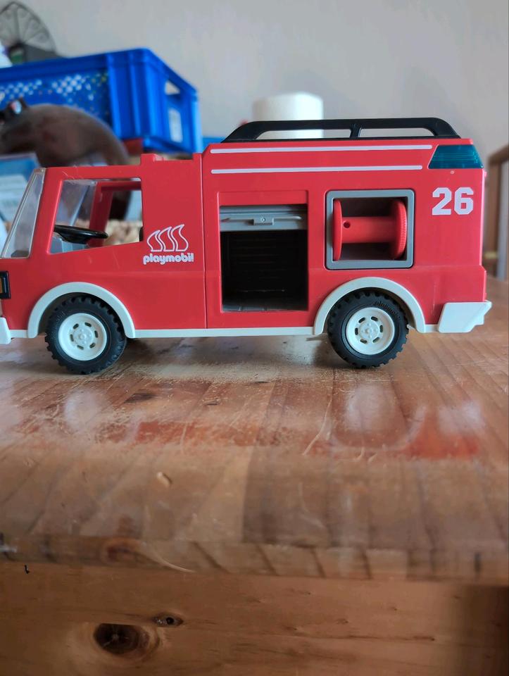 Playmobil Feuerwehrauto – Rot mit Schlauch und blinkender Sirene in Ampfing