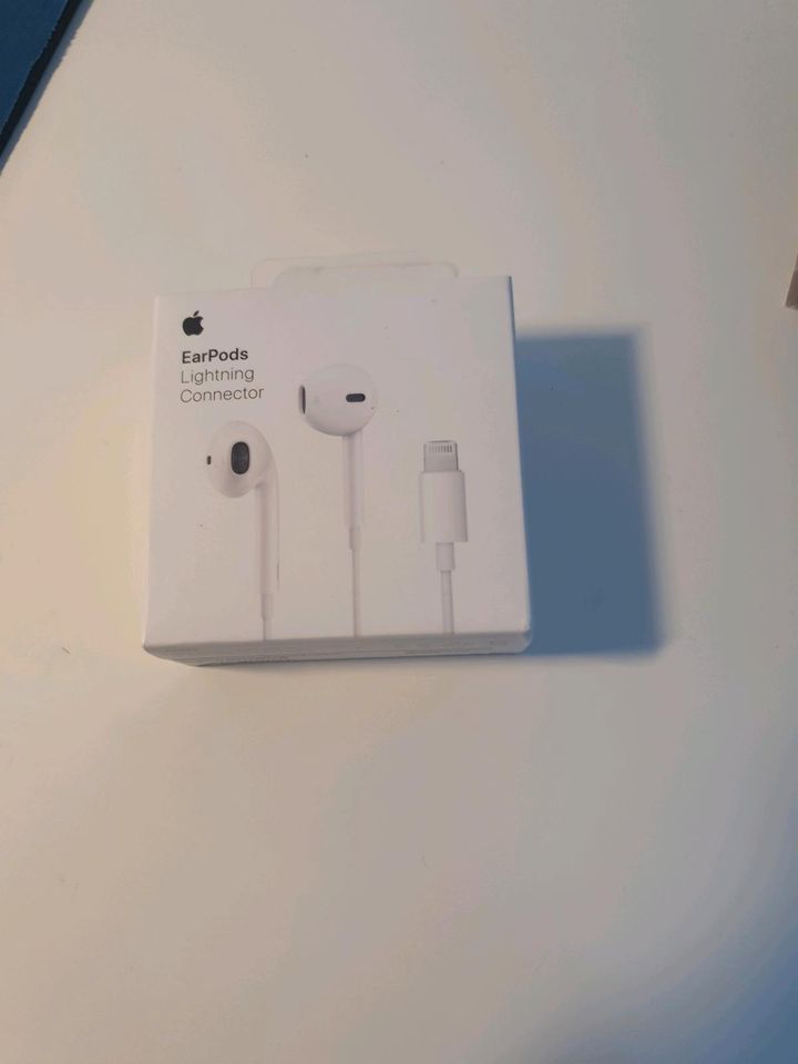 Apple EarPods mit Lightning Connector - neu in Köln