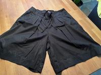 Esprit Hosenrock Bermuda Größe 42 schwarz top Zustand Essen - Essen-Kray Vorschau
