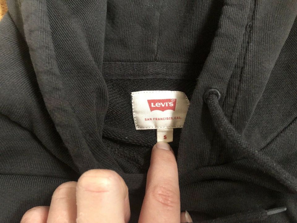 Levi’s Hoodie dunkelgrau Größe S in Göppingen