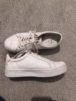 ~ Bershka 35 Sneaker Weiß low Damen Sneaker-Stil: Casual. Eimsbüttel - Hamburg Eimsbüttel (Stadtteil) Vorschau