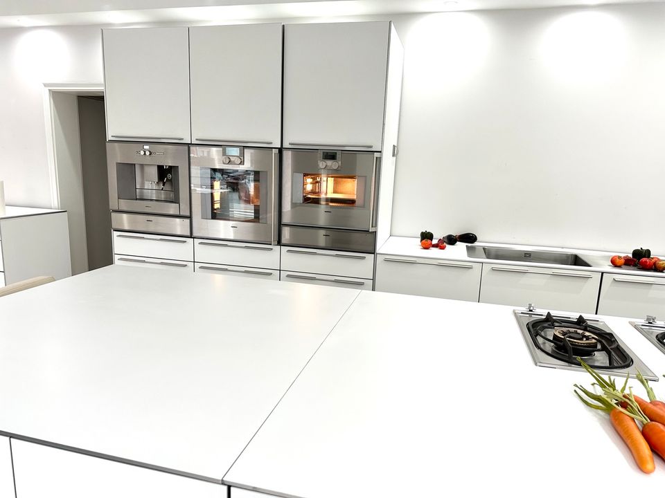 Bulthaup Küche B 3 Inselküche Weiß Mattlack Gaggenau in Hainburg