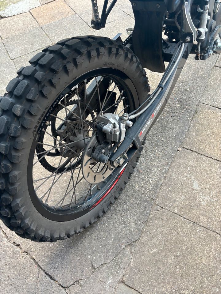 Motorrad/Moped, Rieju MRT50, gebraucht, neuer Zylinder und Kolben in Halle
