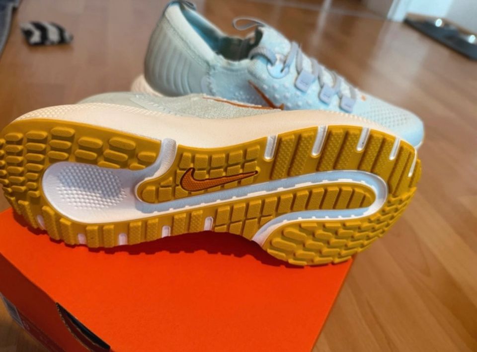 NEU ungetragen Nike React Escape Run Sneaker in Kaiserslautern